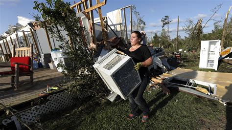 Federal aid coming to tornado-wrecked swath of Mississippi